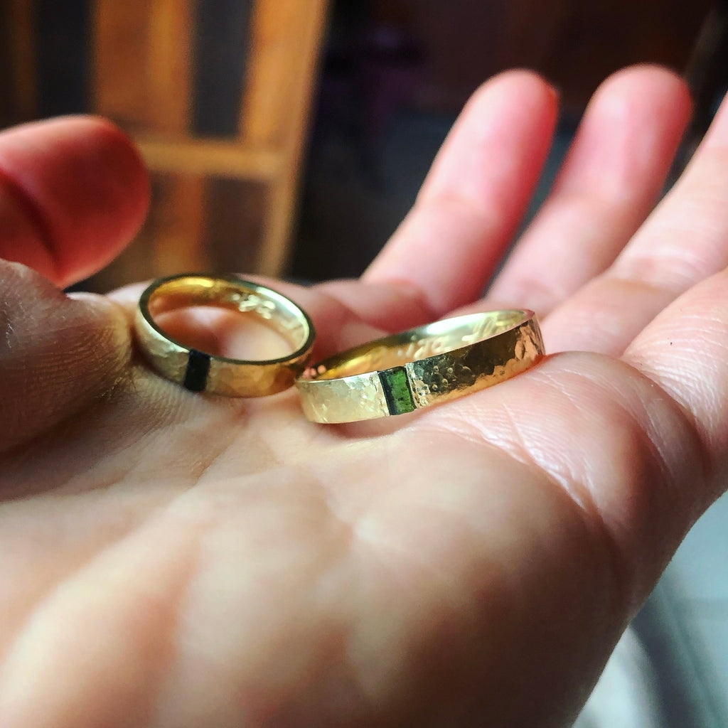 Turmalina Verde - aliança (ouro 18k)