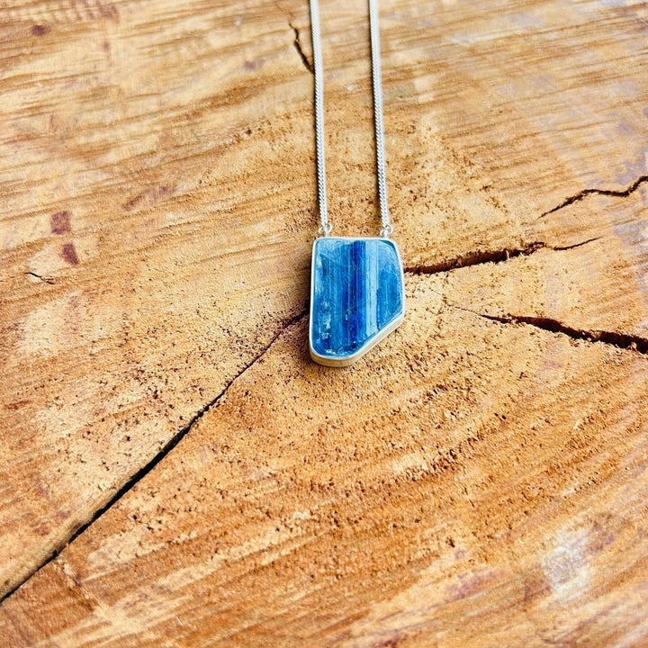 Cianita Azul - colar moldura curto 40 cm (prata 925)