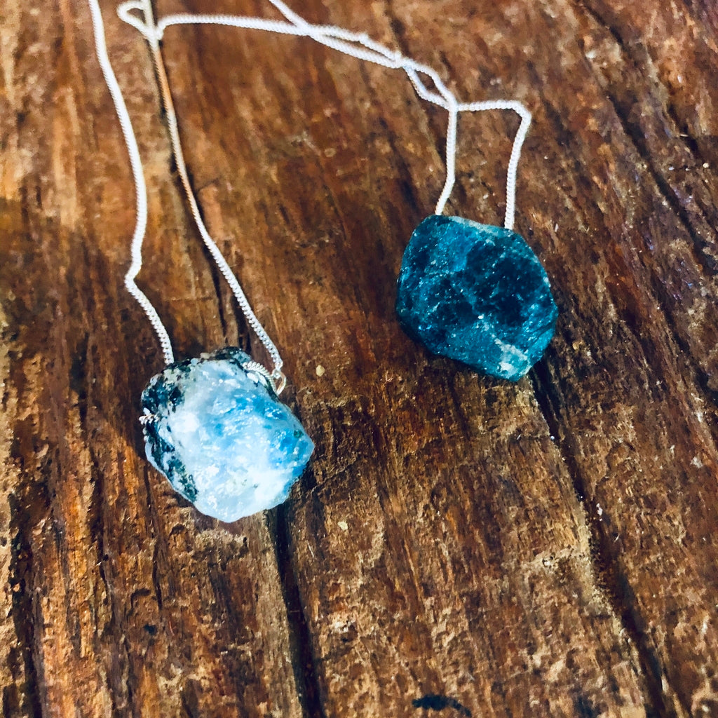 Apatita Índigo e Pedra da Lua - escapulário 70 cm (prata 925)