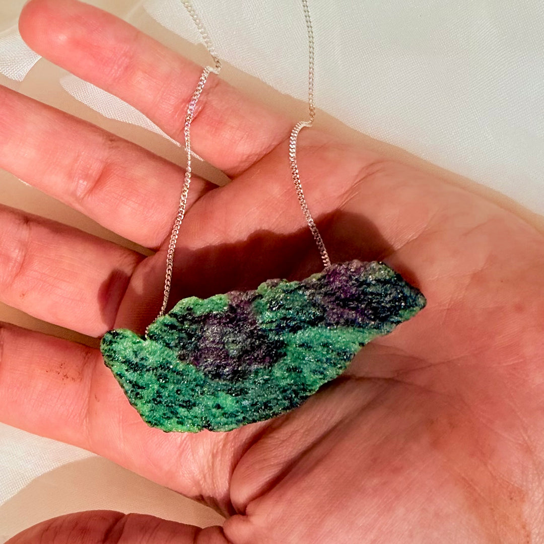 Zoisita com Rubi - colar longo 70 cm (prata 925)