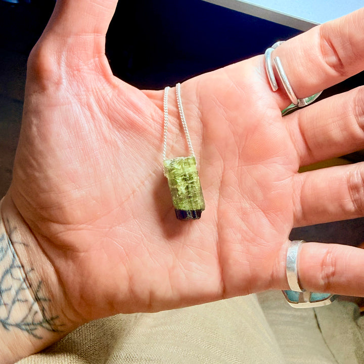 Turmalina Verde - colar curto 40 cm (prata 925)