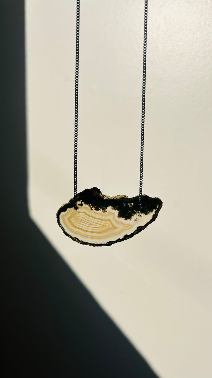 Ágata Branca - colar curto 50 cm (prata 925 escurecida)
