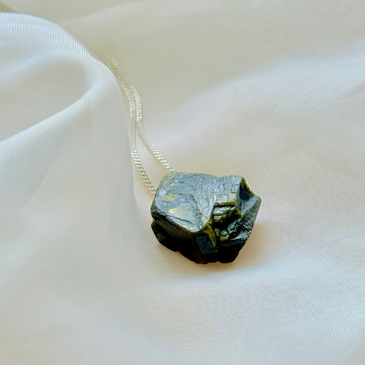 Epidoto - colar longo 70 cm (prata 925)