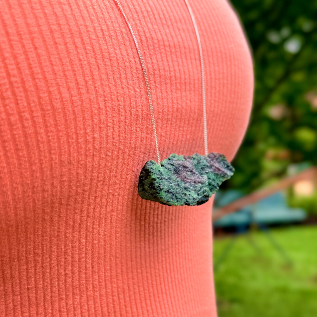 Zoisita com Rubi - colar longo 70 cm (prata 925)