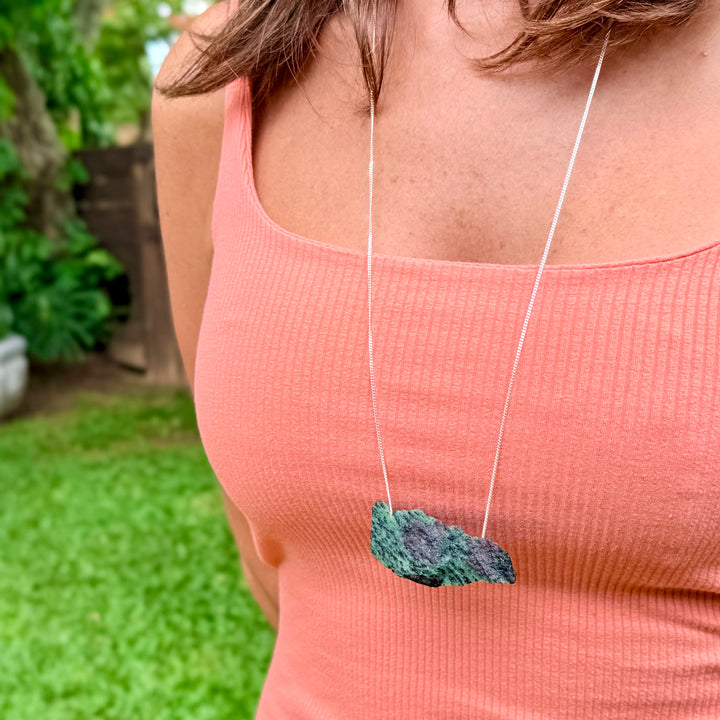 Zoisita com Rubi - colar longo 70 cm (prata 925)