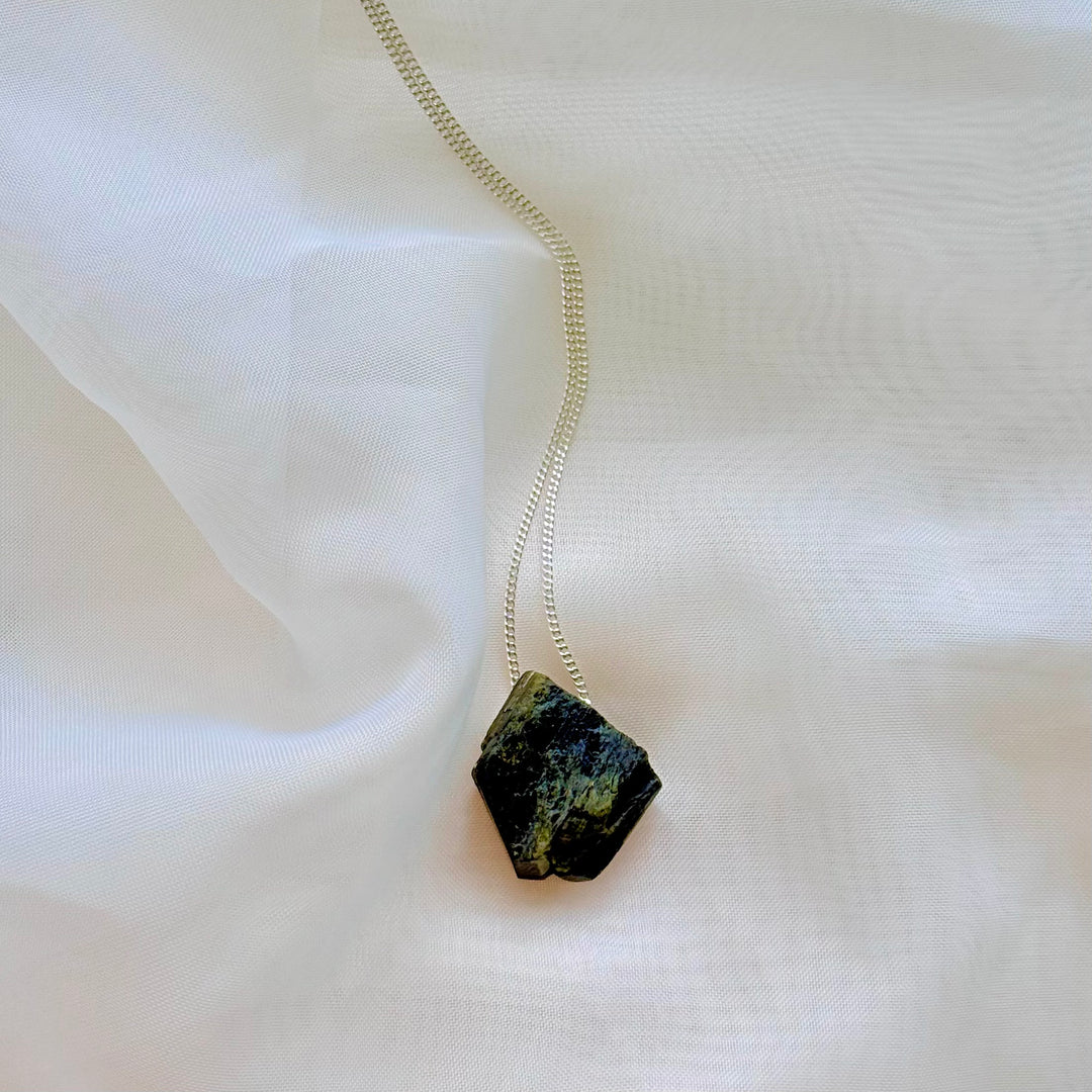 Epidoto - colar longo 70 cm (prata 925)