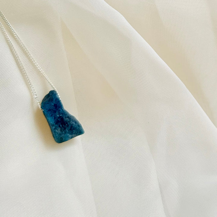 Apatita Índigo - colar curto 40 cm (prata 925)