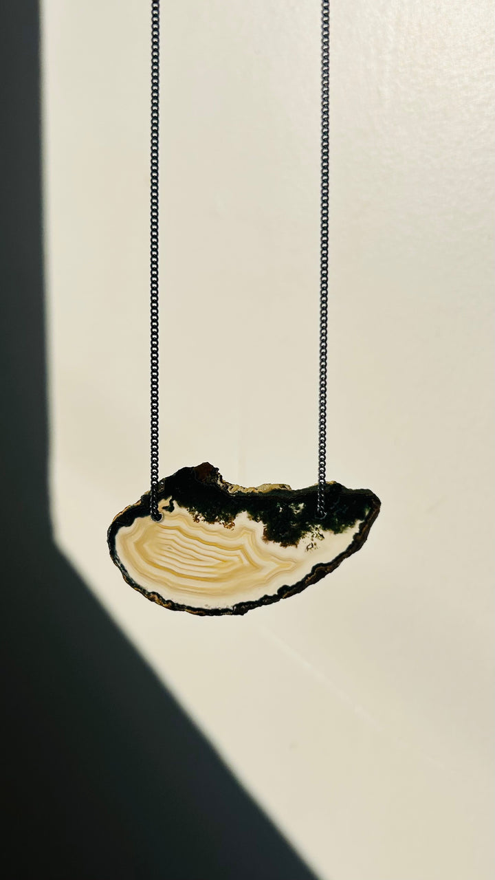 Ágata Branca - colar curto 50 cm (prata 925 escurecida)