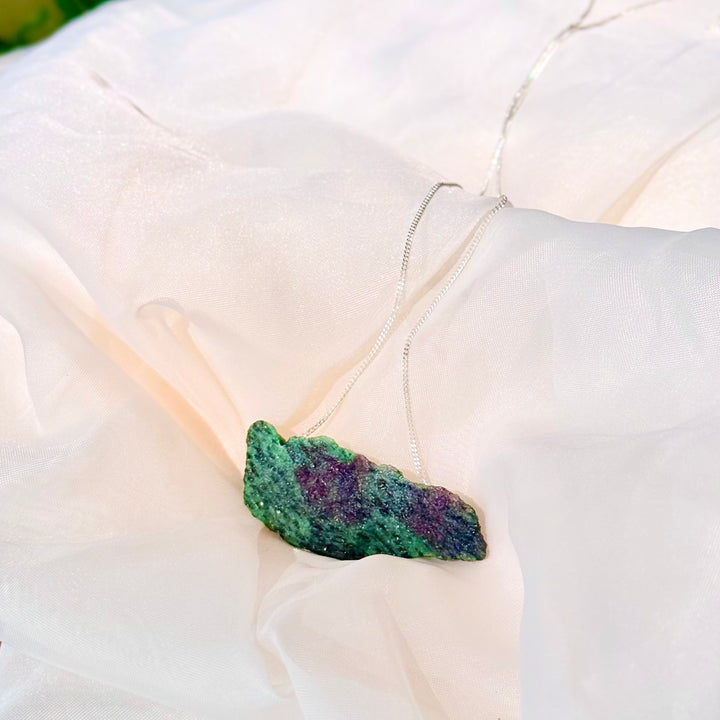 Zoisita com Rubi - colar longo 70 cm (prata 925)