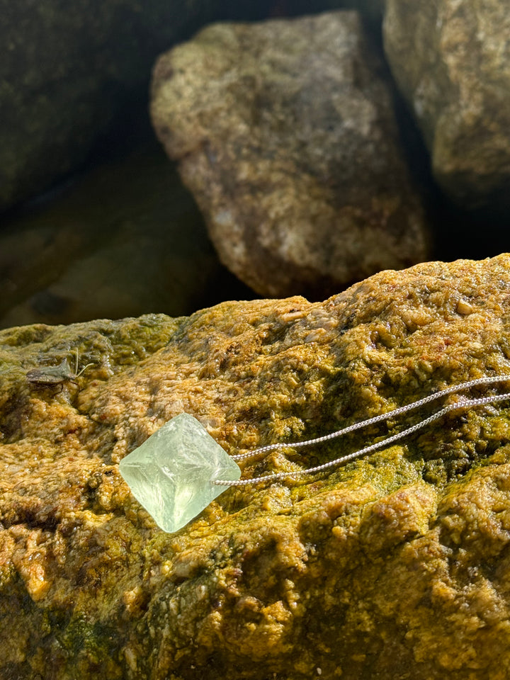 Fluorita Octaedra Verde  - colar longo 70 cm (prata 925)