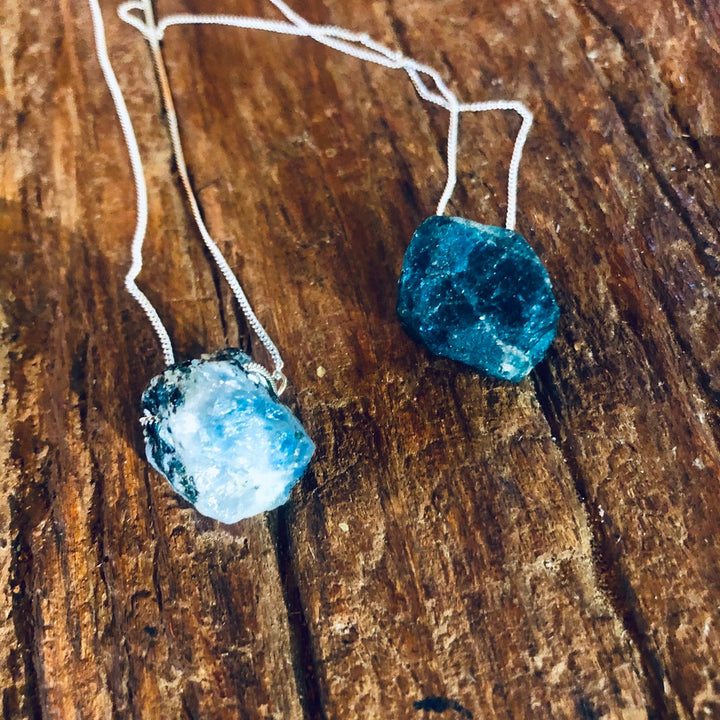Apatita Índigo e Pedra da Lua - escapulário 70 cm (prata 925)