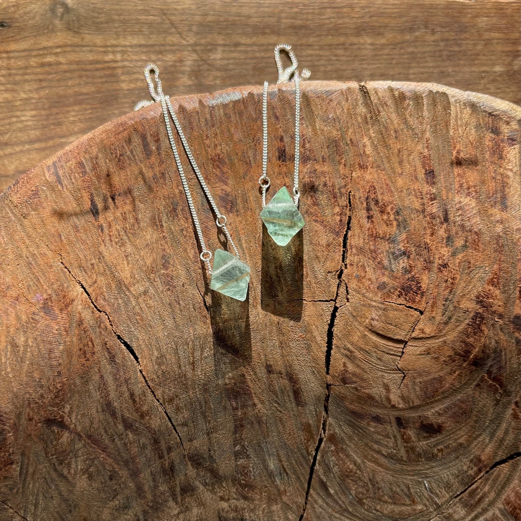 Fluorita Octaedra Verde - escapulário 70 cm (prata 925)